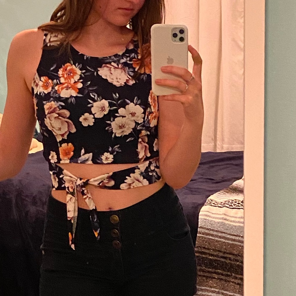 Tank top with tie